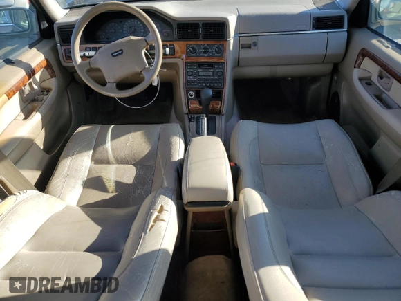 1995 Volvo 960 z VIN YV1KS9610S1074212, wystawiony jako Copart lot #42237655 z przebiegiem 102 627 mil mil oraz Tytuł czysty. Historia ofert i sprzedaży dostępna na DreamBid. Obrazek 8.