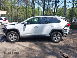 2021 Toyota RAV4 XLE z VIN 2T3W1RFV5MW118836, wystawiony jako IAAI lot #42031596 z przebiegiem 56 712 mil mil oraz . Historia ofert i sprzedaży dostępna na DreamBid. Obrazek 15.