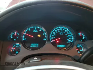 2008 Chevrolet Suburban LT w/2LT with VIN 3GNFK16318G198971, listed as a Copart auction lot 76050304 with 229,533 mi miles and Clean Title. Bid and sale history available at carsss.com. Image 9.