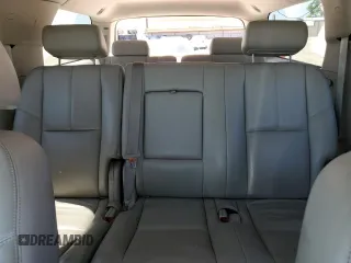 2008 GMC Yukon XL SLT 4SA z VIN 1GKFC16068J243658, wystawiony jako Copart lot #52798235 z przebiegiem 123 202 mil mil oraz Szkoda całkowita • Salvage title. Historia ofert i sprzedaży dostępna na DreamBid. Obrazek 10.