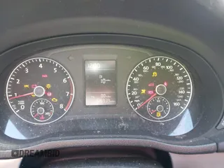 2014 Volkswagen Passat Wolfsburg Edition z VIN 1VWAT7A37EC101438, wystawiony jako IAAI lot #41333508 z przebiegiem 136 939 mil mil oraz . Historia ofert i sprzedaży dostępna na DreamBid. Obrazek 7.