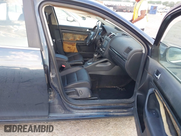 2010 Volkswagen Jetta Limited Edition with VIN 3VWRX7AJ9AM018530, listed as a IAAI auction lot 42389950 with 218,071 mi miles and . Bid and sale history available at DreamBid. Image 5.