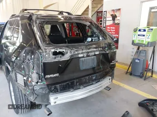 2021 Toyota RAV4 Hybrid LE z VIN 2T3M6RFV8MW011627, wystawiony jako IAAI lot #42223959 z przebiegiem 99 776 mil mil oraz . Historia ofert i sprzedaży dostępna na DreamBid. Obrazek 18.