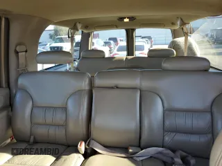 1996 Chevrolet Suburban z VIN 3GNGK26JXTG107228, wystawiony jako Copart lot #44741195 z przebiegiem 172 053 mil mil oraz Czysty tytuł • Clean title. Historia ofert i sprzedaży dostępna na DreamBid. Obrazek 10.
