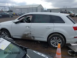 2018 Audi Q7 Premium Plus with VIN WA1LHAF74JD001365, listed as a IAAI auction lot 41503241 with 114,110 mi miles. Bid and sale history available at carsss.com. Image 15.