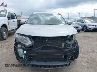 2017 Nissan Rogue S z VIN KNMAT2MTXHP552538, wystawiony jako IAAI lot #42413023 z przebiegiem 52 993 mil mil oraz . Historia ofert i sprzedaży dostępna na DreamBid. Obrazek 12.