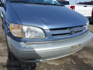 1998 Toyota Sienna LE with VIN 4T3ZF13C5WU028625, listed as a IAAI auction lot 41596901 with 139,903 mi miles. Bid and sale history available at carsss.com. Image 6.