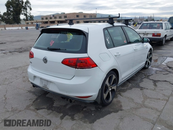 2015 Volkswagen Golf GTI SE with VIN 3VW5T7AU8FM086572, listed as a IAAI auction lot 41708044 with 186,150 mi miles. Bid and sale history available at carsss.com. Image 4.