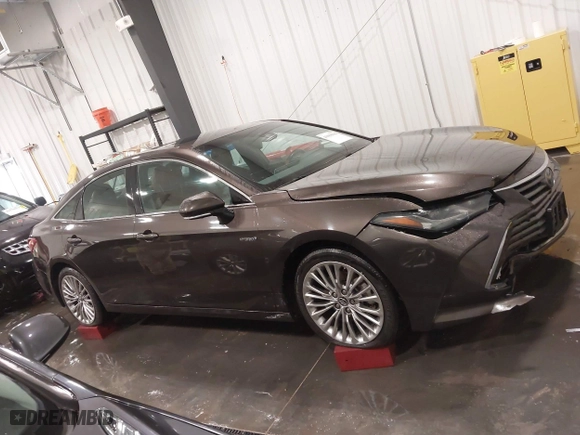 2019 Toyota Avalon Hybrid Limited with VIN 4T1B21FB3KU007114, listed as a IAAI auction lot 41658316 with 127,785 mi miles. Bid and sale history available at carsss.com. Image 13.