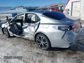 2020 Toyota Camry SE z VIN 4T1G11BK0LU016837, wystawiony jako IAAI lot #41313586 z przebiegiem Nie podano mil oraz . Historia ofert i sprzedaży dostępna na DreamBid. Obrazek 3.