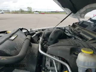 2018 Ram 1500 Rebel z VIN 1C6RR7YT8JS150942, wystawiony jako IAAI lot #42168638 z przebiegiem 99 060 mil mil oraz . Historia ofert i sprzedaży dostępna na DreamBid. Obrazek 19.