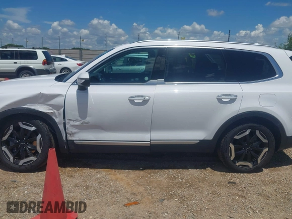 2025 Kia Telluride S with VIN 5XYP6DGC0SG590900, listed as a IAAI auction lot 42706596 with 6,712 mi miles and . Bid and sale history available at DreamBid. Image 14.
