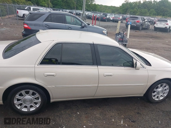 2011 Cadillac DTS z VIN 1G6KA5E65BU139507, wystawiony jako IAAI lot #42236497 z przebiegiem 118 332 mil mil oraz . Historia ofert i sprzedaży dostępna na DreamBid. Obrazek 14.