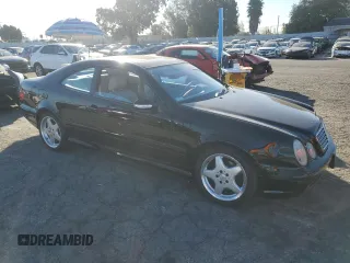 2001 Mercedes-Benz CLK 320/430 z VIN WDBLJ70G41F189166, wystawiony jako Copart lot #87976845 z przebiegiem 139 316 mil mil oraz Szkoda całkowita • Salvage title. Historia ofert i sprzedaży dostępna na DreamBid. Obrazek 4.