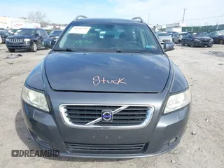 2008 Volvo V50 2.5T R-Design with VIN YV1MJ672X82396439, listed as a IAAI auction lot 41586200 with 110,267 mi miles. Bid and sale history available at carsss.com. Image 12.