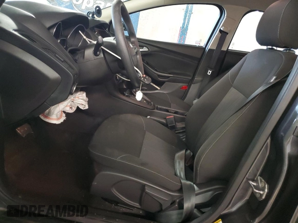 2017 Ford Focus SE z VIN 1FADP3F24HL319991, wystawiony jako Copart lot #47522025 z przebiegiem 92 997 mil mil oraz Czysty tytuł • Clean title. Historia ofert i sprzedaży dostępna na DreamBid. Obrazek 7.