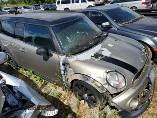2011 MINI Clubman z VIN WMWZF3C56BTY00475, wystawiony jako Copart lot #74595784 z przebiegiem Nie podano mil oraz Nie do naprawy • Non repairable. Historia ofert i sprzedaży dostępna na DreamBid. Obrazek 4.