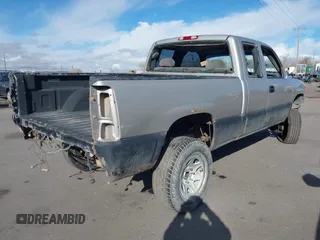 2005 Chevrolet Silverado 1500 Z71 z VIN 1GCEK19B35Z150360, wystawiony jako IAAI lot #41923111 z przebiegiem Nie podano mil oraz . Historia ofert i sprzedaży dostępna na DreamBid. Obrazek 4.