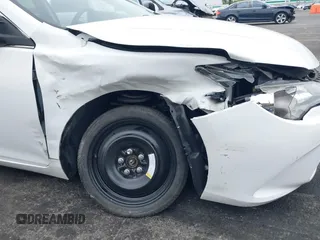 2017 Toyota Camry XLE z VIN 4T1BF1FKXHU797542, wystawiony jako IAAI lot #42374500 z przebiegiem 49 983 mil mil oraz . Historia ofert i sprzedaży dostępna na DreamBid. Obrazek 6.