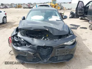 2017 Alfa Romeo Giulia Ti z VIN ZARFAECN7H7541762, wystawiony jako IAAI lot #41549460 z przebiegiem Nie podano mil oraz . Historia ofert i sprzedaży dostępna na DreamBid. Obrazek 12.
