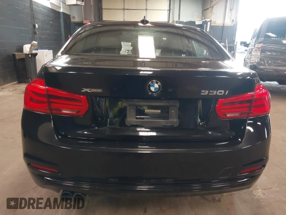 2018 BMW 3 Series 330i xDrive with VIN WBA8D9G51JNU72738, listed as a IAAI auction lot 41978561 with 71,219 mi miles. Bid and sale history available at carsss.com. Image 16.