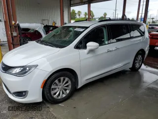 2017 Chrysler Pacifica Touring L z VIN 2C4RC1BG0HR642766, wystawiony jako Copart lot #56853675 z przebiegiem 142 174 mil mil oraz Czysty tytuł • Clean title. Historia ofert i sprzedaży dostępna na DreamBid. Obrazek 1.