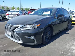 2018 Lexus ES 350 z VIN 58ABK1GGXJU098576, wystawiony jako IAAI lot #42268560 z przebiegiem 116 378 mil mil oraz . Historia ofert i sprzedaży dostępna na DreamBid. Obrazek 2.