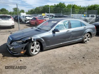 2010 Mercedes-Benz S 550 z VIN WDDNG8GB7AA349245, wystawiony jako Copart lot #57496695 z przebiegiem 100 820 mil mil oraz Szkody całkowita. Historia ofert i sprzedaży dostępna na DreamBid. Obrazek 1.