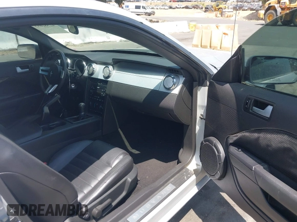 2006 Ford Mustang GT Deluxe with VIN 1ZVHT82H365238039, listed as a IAAI auction lot 42582693 with 129,327 mi miles and . Bid and sale history available at DreamBid. Image 5.