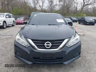 2017 Nissan Altima S z VIN 1N4AL3AP5HC134589, wystawiony jako IAAI lot #41995752 z przebiegiem 84 568 mil mil oraz . Historia ofert i sprzedaży dostępna na DreamBid. Obrazek 12.