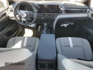 2025 Toyota Camry LE z VIN 4T1DAACK8SU101697, wystawiony jako Copart lot #47858965 z przebiegiem 8 897 mil mil oraz Szkoda całkowita • Salvage title. Historia ofert i sprzedaży dostępna na DreamBid. Obrazek 8.