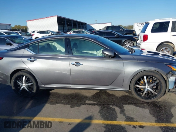 2019 Nissan Altima 2.5 SV with VIN 1N4BL4DV9KN300192, listed as a IAAI auction lot 41880131 with 144,983 mi miles. Bid and sale history available at carsss.com. Image 14.
