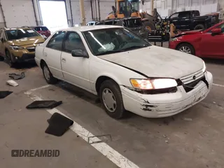 1997 Toyota Camry LE z VIN 4T1BG22K0VU042212, wystawiony jako IAAI lot #41949522 z przebiegiem 232 145 mil mil oraz . Historia ofert i sprzedaży dostępna na DreamBid. Obrazek 1.