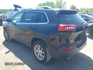 2017 Jeep Cherokee Latitude z VIN 1C4PJMCS4HW582693, wystawiony jako IAAI lot #42642337 z przebiegiem 49 839 mil mil oraz . Historia ofert i sprzedaży dostępna na DreamBid. Obrazek 3.