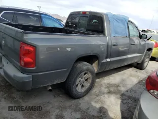 2008 Dodge Dakota Bighorn/Lonestar z VIN 1D7HE38K58S550926, wystawiony jako Copart lot #48440495 z przebiegiem Nie podano mil oraz Szkoda całkowita • Salvage title. Historia ofert i sprzedaży dostępna na DreamBid. Obrazek 3.
