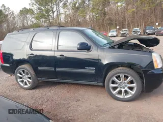 2012 GMC Yukon SLT with VIN 1GKS1CE06CR104447, listed as a IAAI auction lot 41589823 with 183,003 mi miles. Bid and sale history available at carsss.com. Image 13.