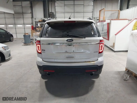 2011 Ford Explorer XLT with VIN 1FMHK8D82BGA53588, listed as a IAAI auction lot 41065278 with 191,006 mi miles. Bid and sale history available at carsss.com. Image 16.