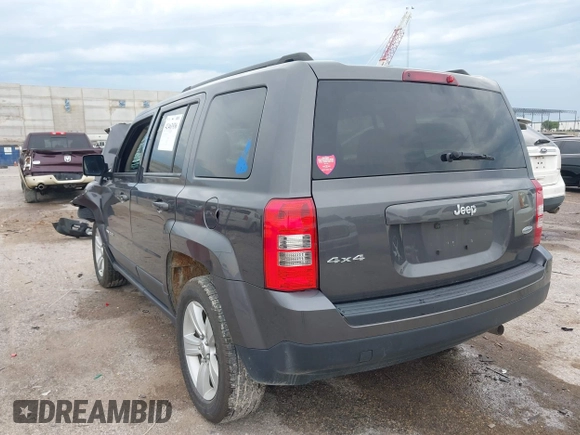 2017 Jeep Patriot High Altitude z VIN 1C4NJRFBXHD113930, wystawiony jako IAAI lot #42463936 z przebiegiem 90 087 mil mil oraz . Historia ofert i sprzedaży dostępna na DreamBid. Obrazek 3.