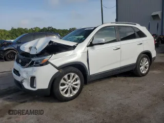 2015 Kia Sorento EX z VIN 5XYKU4A74FG638111, wystawiony jako Copart lot #59790905 z przebiegiem 81 056 mil mil oraz Szkoda całkowita • Salvage title. Historia ofert i sprzedaży dostępna na DreamBid. Obrazek 1.