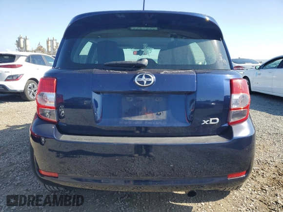 2014 Scion xD z VIN JTKKUPB41E1039762, wystawiony jako Copart lot #57066585 z przebiegiem 179 364 mil mil oraz Tytuł czysty. Historia ofert i sprzedaży dostępna na DreamBid. Obrazek 6.