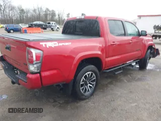 2023 Toyota Tacoma SR5 z VIN 3TYAZ5CN0PT037107, wystawiony jako IAAI lot #41717348 z przebiegiem 31 093 mil mil oraz . Historia ofert i sprzedaży dostępna na DreamBid. Obrazek 4.