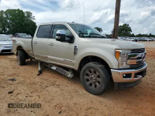 2017 Ford F-250 Lariat z VIN 1FT7W2BTXHEC94053, wystawiony jako Copart lot #61049155 z przebiegiem 57 994 mil mil oraz Szkoda całkowita • Salvage title. Historia ofert i sprzedaży dostępna na DreamBid. Obrazek 4.