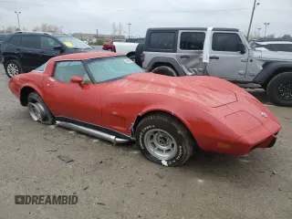 1978 Chevrolet Corvette z VIN 1Z8748S430085, wystawiony jako Copart lot #80958584 z przebiegiem 1 768 mil mil oraz Szkoda całkowita • Salvage title. Historia ofert i sprzedaży dostępna na DreamBid. Obrazek 4.