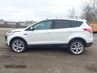 2013 Ford Escape Titanium with VIN 1FMCU0J96DUD85315, listed as a IAAI auction lot 41934204 with 152,132 mi miles and . Bid and sale history available at carsss.com. Image 14.