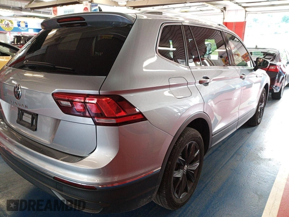 2024 Volkswagen Tiguan SE with VIN 3VV3B7AX8RM108454, listed as a IAAI auction lot 42793135 with 34,423 mi miles and . Bid and sale history available at DreamBid. Image 7.