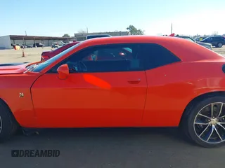 2016 Dodge Challenger R/T Scat Pack z VIN 2C3CDZFJ2GH345692, wystawiony jako IAAI lot #41686233 z przebiegiem 120 723 mil mil oraz . Historia ofert i sprzedaży dostępna na DreamBid. Obrazek 15.