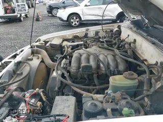 1999 Toyota 4Runner SR5 z VIN JT3HN86R7X0221439, wystawiony jako IAAI lot #41998665 z przebiegiem 338 011 mil mil oraz . Historia ofert i sprzedaży dostępna na DreamBid. Obrazek 19.