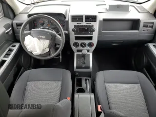 2008 Jeep Patriot Sport z VIN 1J8FT280X8D534394, wystawiony jako Copart lot #53935575 z przebiegiem 122 836 mil mil oraz Szkoda całkowita • Salvage title. Historia ofert i sprzedaży dostępna na DreamBid. Obrazek 8.