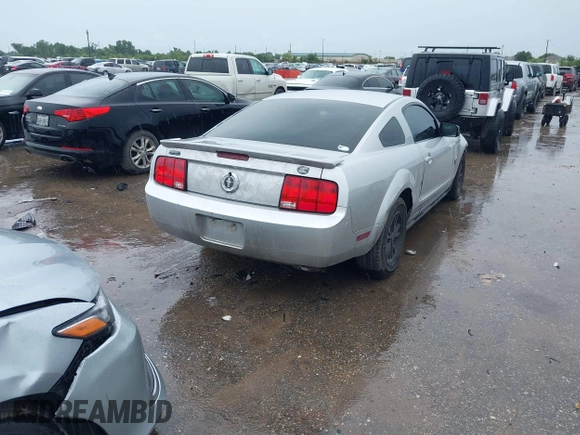 2009 Ford Mustang with VIN 1ZVHT80N195119743, listed as a IAAI auction lot 42467692 with 189,941 mi miles and . Bid and sale history available at DreamBid. Image 4.