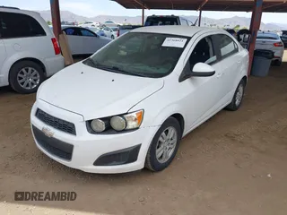 2014 Chevrolet Sonic LT z VIN 1G1JC5SH0E4200669, wystawiony jako IAAI lot #42368021 z przebiegiem 139 845 mil mil oraz . Historia ofert i sprzedaży dostępna na DreamBid. Obrazek 6.